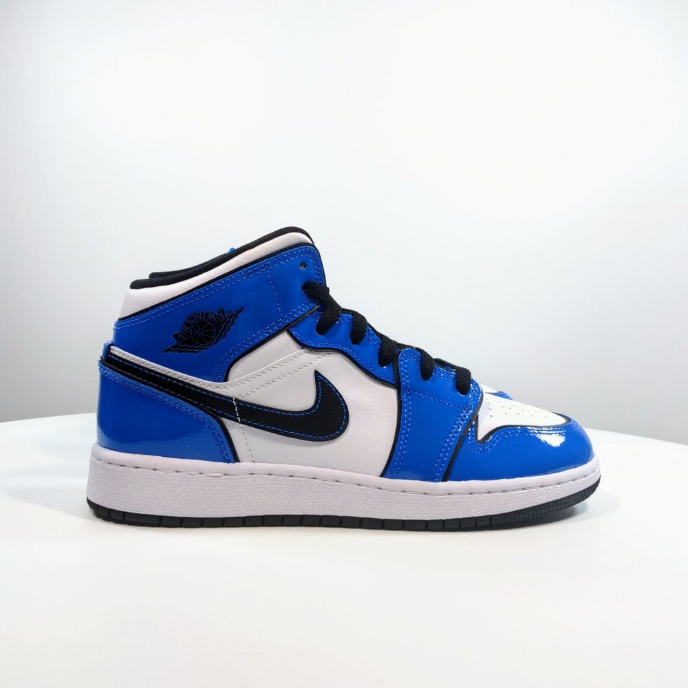 AIR JORDAN 1 MID SE 'SIGNAL BLUE'